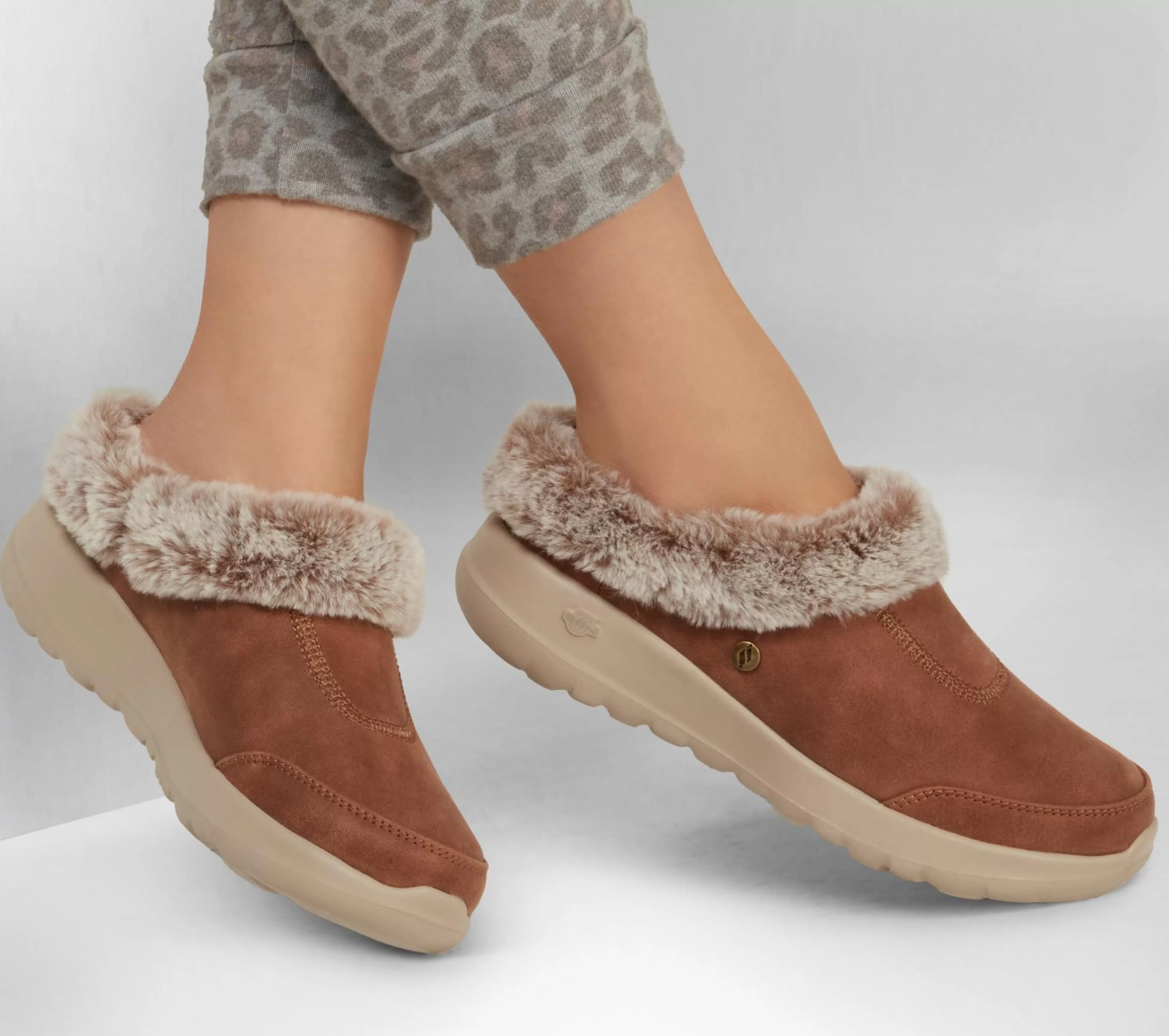 SKECHERS Pantoffels^ GO Lounge: On-the-GO Joy - Gratify KASTANJE