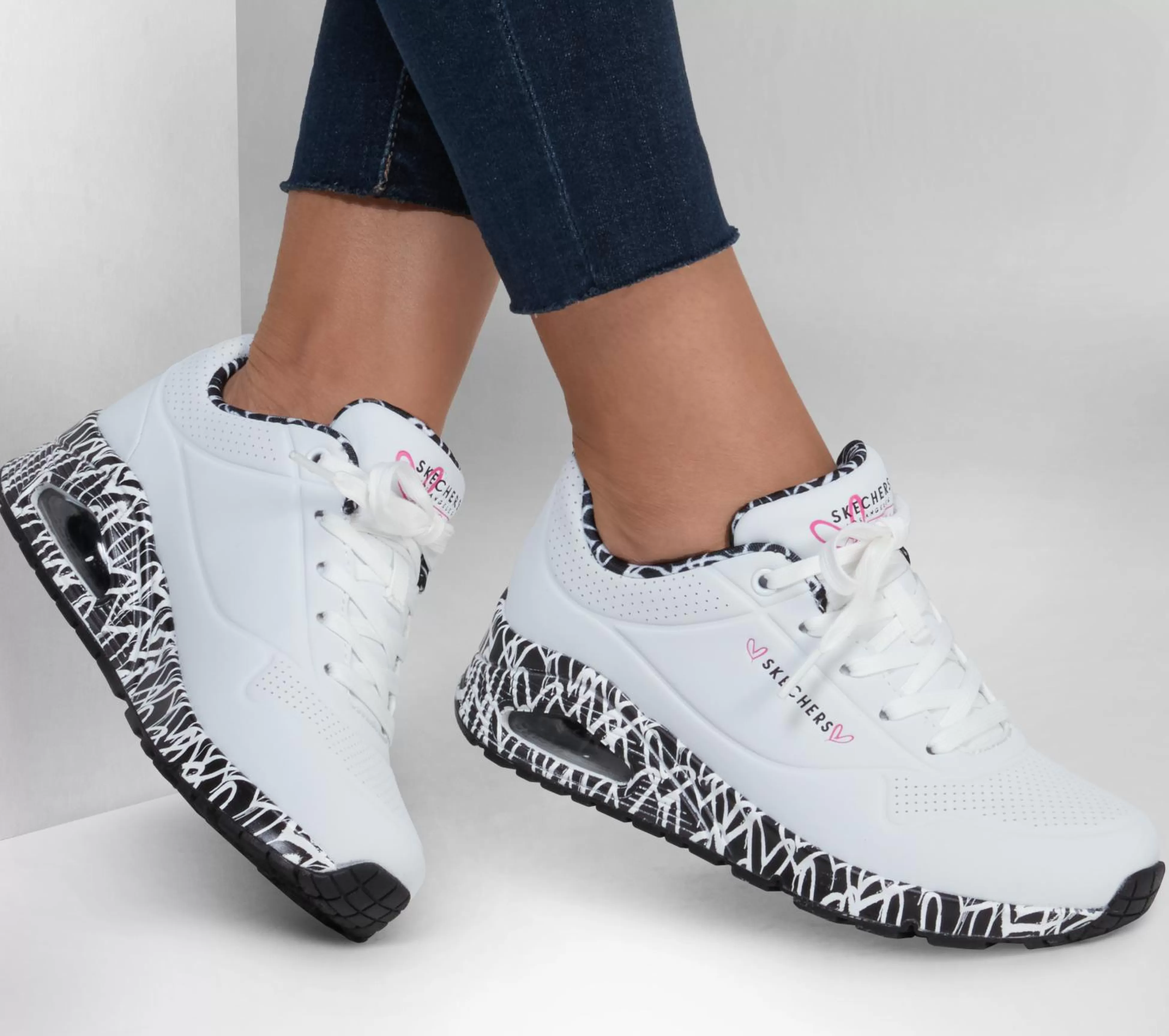 SKECHERS Veterschoenen^ X JGoldcrown: Uno - Loving Love WIT / ZWART