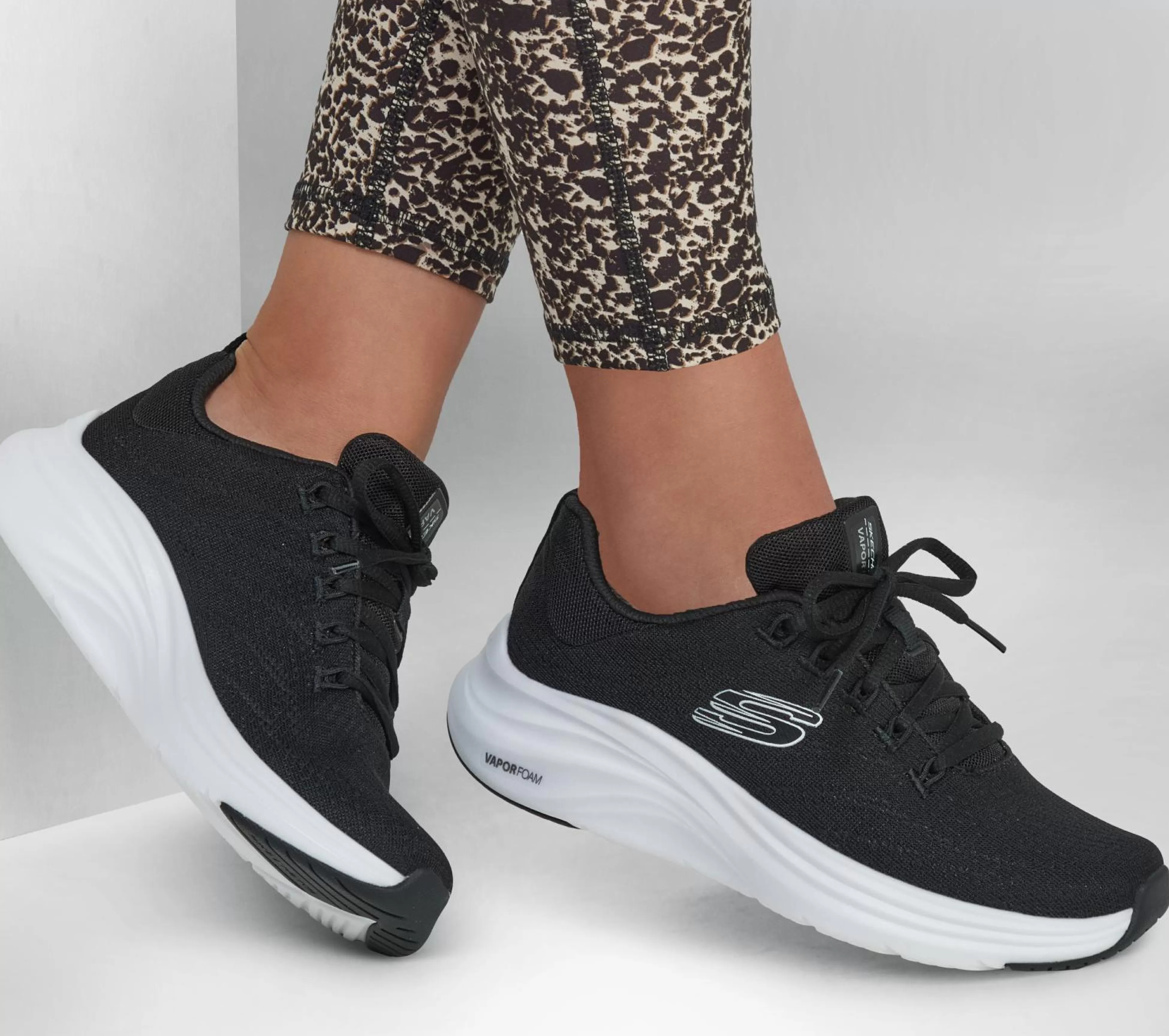 SKECHERS Veterschoenen | Sportieve Sneakers^Vapor Foam ZWART / WIT